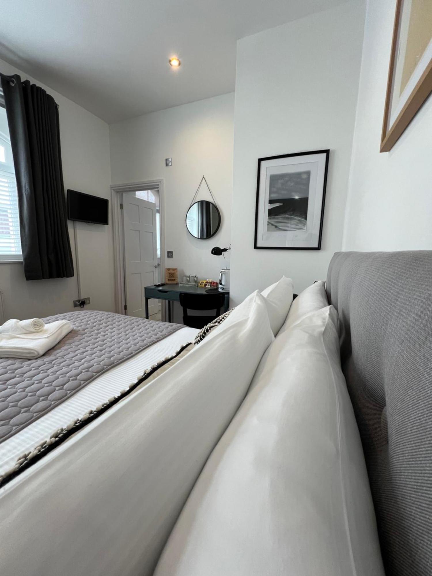 Private Double Room With Ensuite, No Breakfast, Truro City Centre Dış mekan fotoğraf